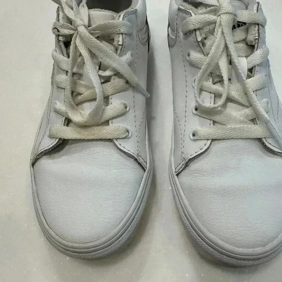 Vans white leather sneakers kids unisex. Excellent condition size 3 - Picture 2 of 11